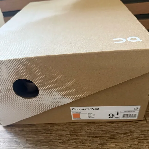 LIKE NEW Women’s On Cloud Cloudsurfer Next - Picture 10 of 10